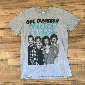 2015 ONE DIRECTION ON THE ROAD AGAIN TOUR T-SHIRT Medium
